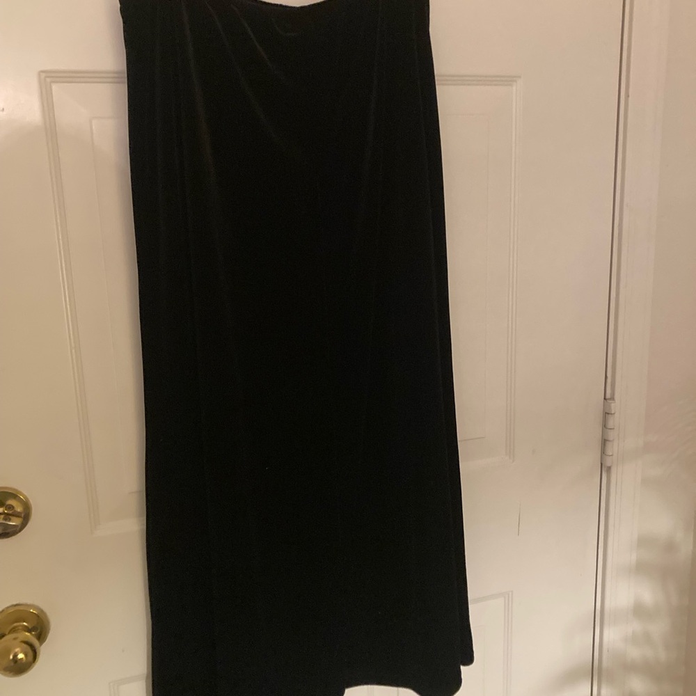 Velvet Elegant Black Women's Maxi Skirt